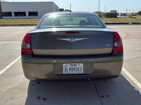 Used 2008 Chrysler 300 LX RWD image 6