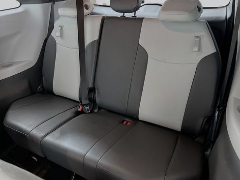 Used 2024 Toyota Sienna XSE AWD/4WD image 32