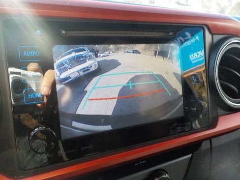 Used 2019 Toyota Tacoma TRD Sport image 18