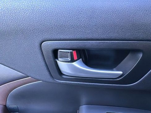 Used 2017 Toyota Highlander Limited image 35