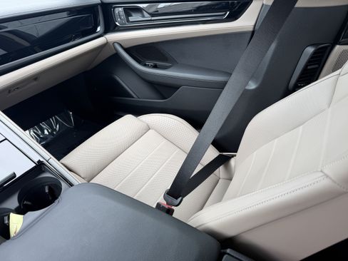 Certified 2025 Porsche Panamera 4 E-Hybrid AWD/4WD image 17