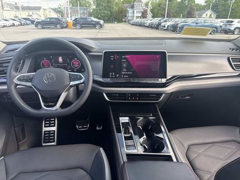 Certified 2024 Volkswagen Atlas Peak Edition SEL AWD/4WD image 17