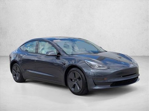 Used 2023 Tesla Model 3 Standard Range image 3