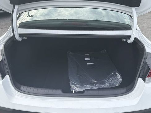 New 2026 Hyundai Elantra Hybrid FWD image 20