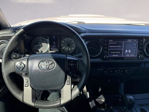 Used 2020 Toyota Tacoma TRD Sport image 10
