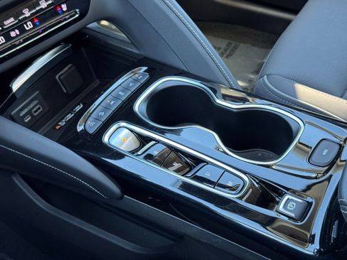 Used 2023 Buick Envision Avenir image 35