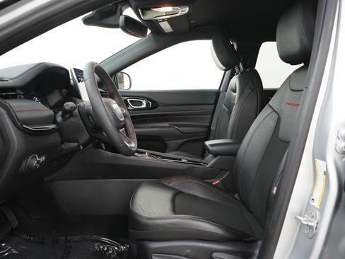 Used 2025 Jeep Compass Trailhawk AWD/4WD image 23
