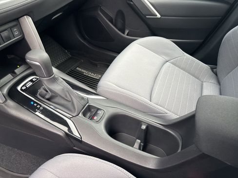 Used 2025 Toyota Corolla Cross AWD Hybrid w/ Moonroof Package image 22