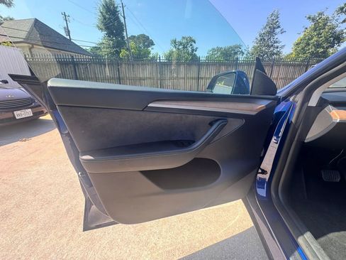 Used 2024 Tesla Model Y Long Range AWD/4WD image 6