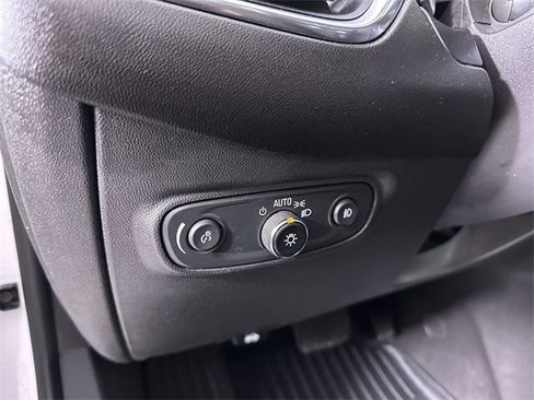 Used 2024 Chevrolet Equinox Premier image 18