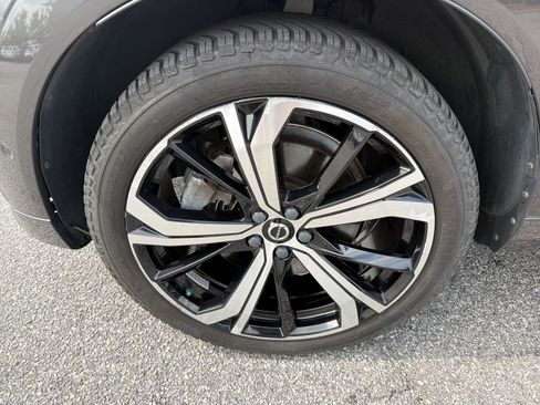 Used 2022 Volvo XC60 T8 R-Design w/ Advanced Package AWD/4WD image 19