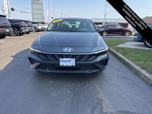 Used 2024 Hyundai Elantra SEL FWD image 2