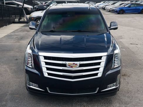 Used 2018 Cadillac Escalade Premium Luxury RWD image 20