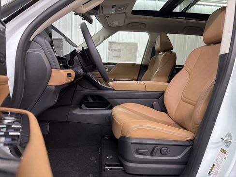Certified 2026 INFINITI QX80 Luxe w/ Cargo Package AWD/4WD image 17