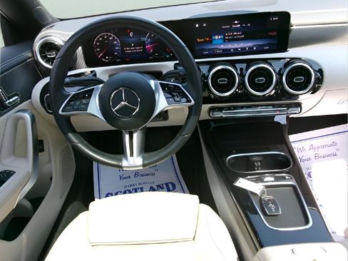Used 2025 Mercedes-Benz CLA 250 image 11