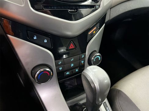 Used 2013 Chevrolet Cruze LS image 14
