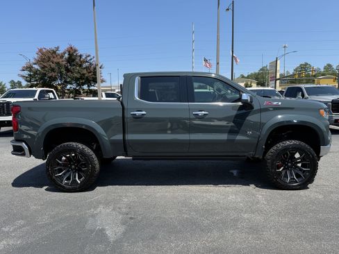 Used 2025 Chevrolet Silverado 1500 LTZ AWD/4WD image 11