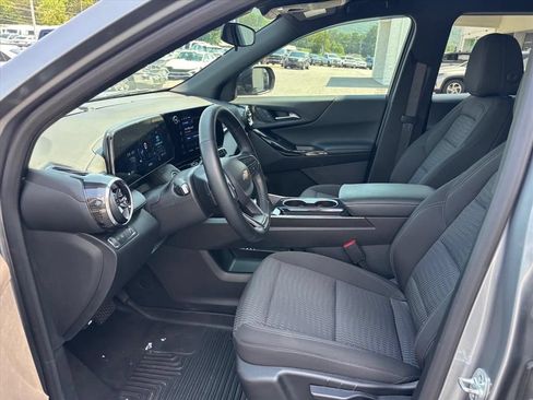 Used 2025 Chevrolet Equinox LT FWD image 9
