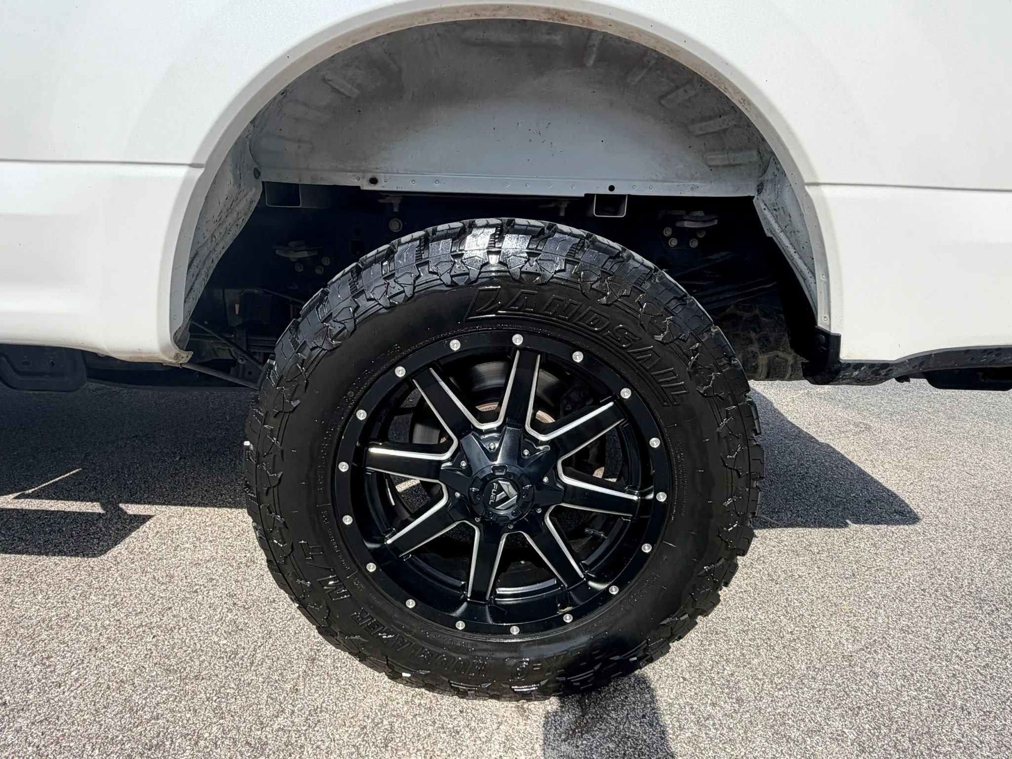 Used 2019 Ford F350 Lariat w/ Lariat Value Package AWD/4WD image 4