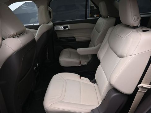 Used 2020 Ford Explorer Platinum w/ Premium Technology Package AWD/4WD image 24