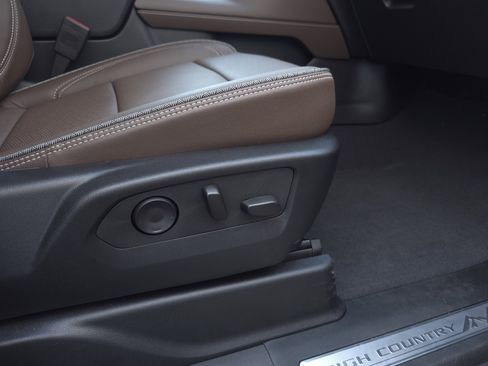 Used 2024 Chevrolet Suburban High Country w/ Advanced Technology Package image 50