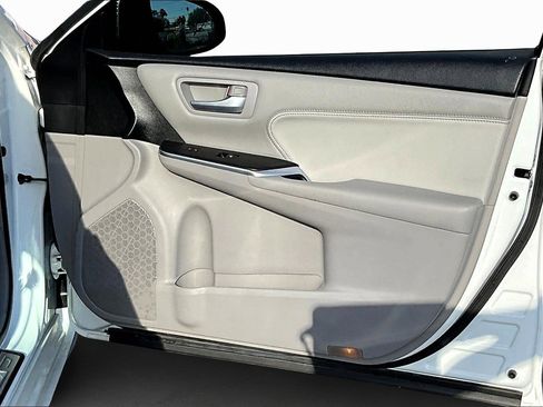 Used 2017 Toyota Camry XLE image 17