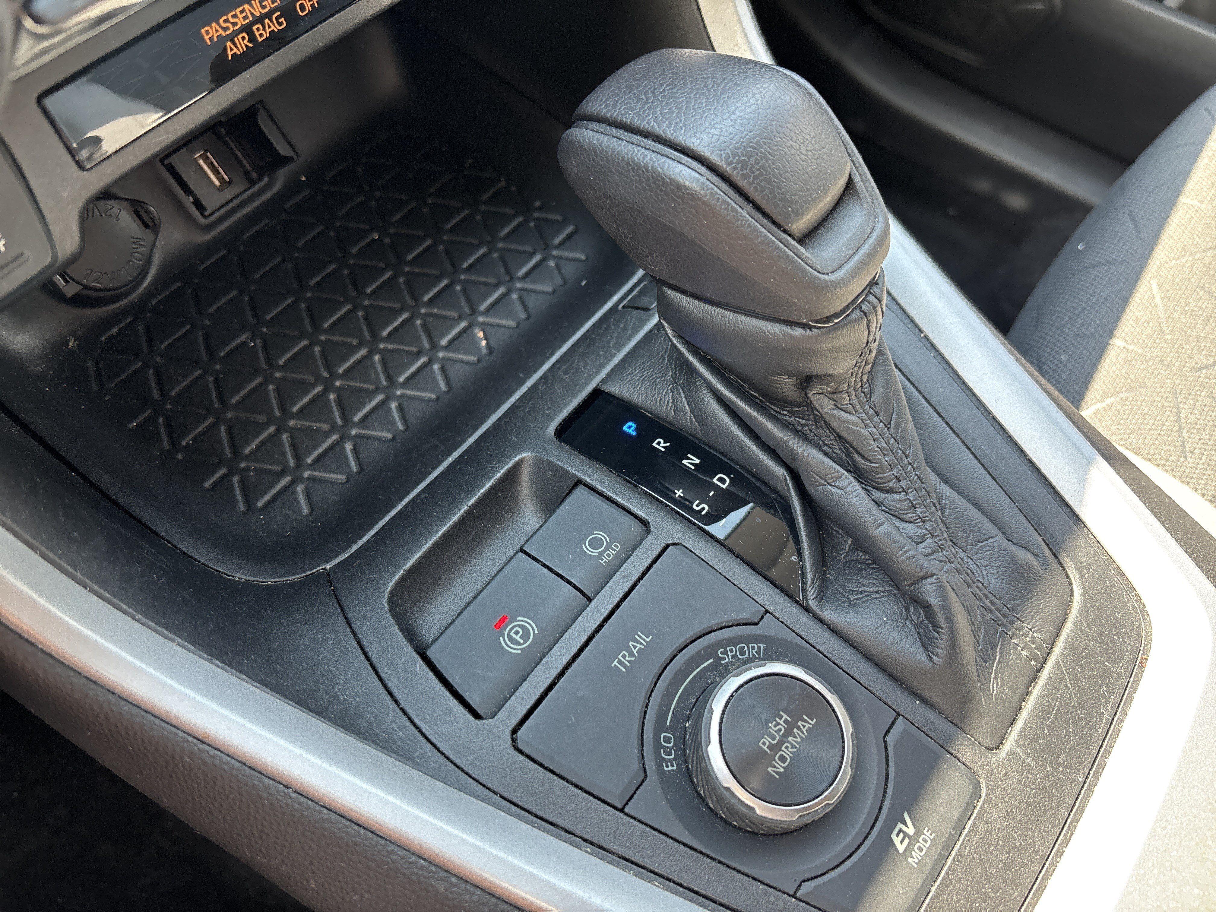 Used 2021 Toyota RAV4 XLE AWD/4WD image 23