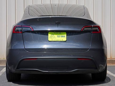 Used 2022 Tesla Model Y Long Range AWD/4WD image 10