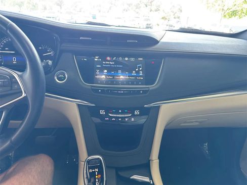 Used 2019 Cadillac XT5 FWD image 20