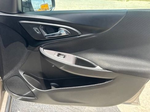Used 2022 Chevrolet Malibu LT FWD image 17