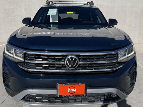 Used 2022 Volkswagen Atlas Cross Sport SE image 2