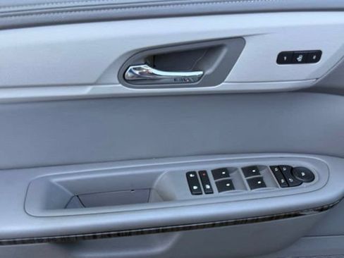 Used 2014 Chevrolet Traverse LTZ FWD image 22