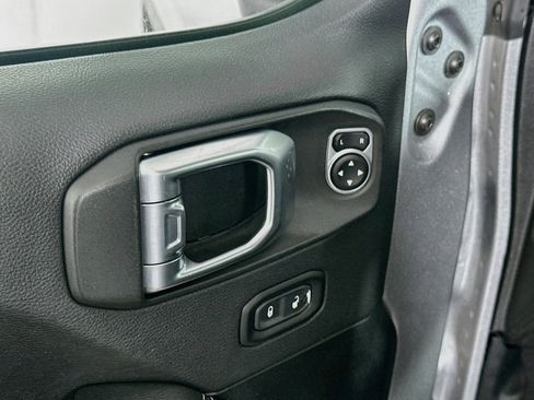 Used 2020 Jeep Wrangler Unlimited Sahara AWD/4WD image 15