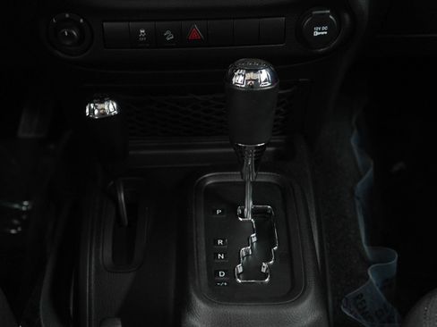 Used 2015 Jeep Wrangler Unlimited Sport w/ Quick Order Package 24S AWD/4WD image 19