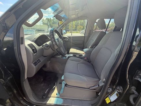 Used 2014 Nissan Frontier SV w/ SV Value Truck Package AWD/4WD image 9