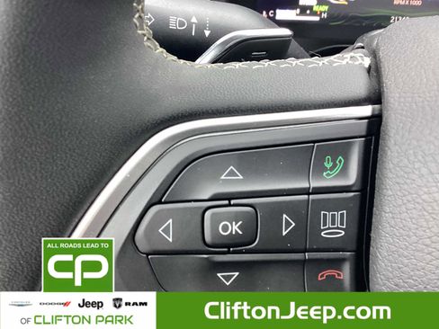Used 2023 Jeep Grand Cherokee 30th Anniversary image 27