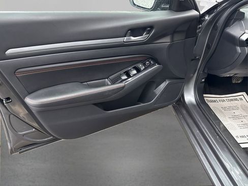 Used 2023 Nissan Altima 2.5 SR image 22