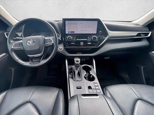 Used 2024 Toyota Highlander XLE FWD image 14