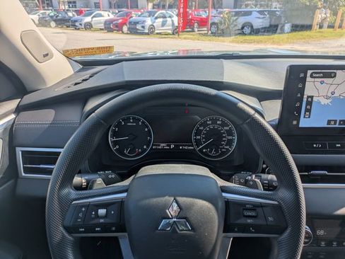 Used 2025 Mitsubishi Outlander ES image 29