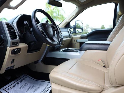 Used 2018 Ford F250 Lariat w/ Chrome Package image 8