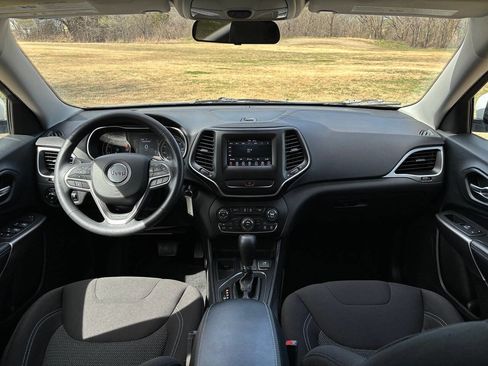 Used 2019 Jeep Cherokee Latitude w/ Popular Appearance Group image 13