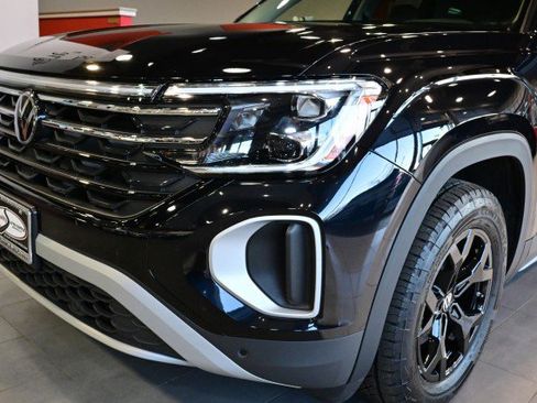 Used 2024 Volkswagen Atlas Peak Edition SE image 9