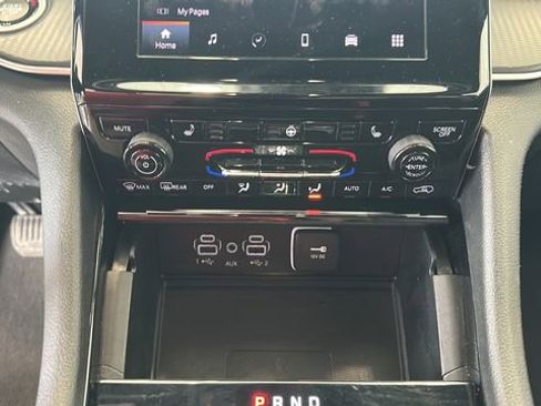 Used 2023 Jeep Grand Cherokee Altitude AWD/4WD image 13