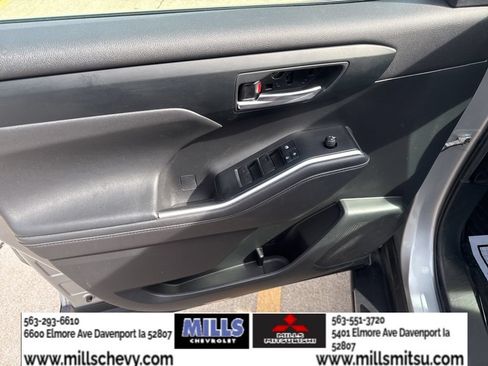 Used 2022 Toyota Highlander XLE AWD/4WD image 10