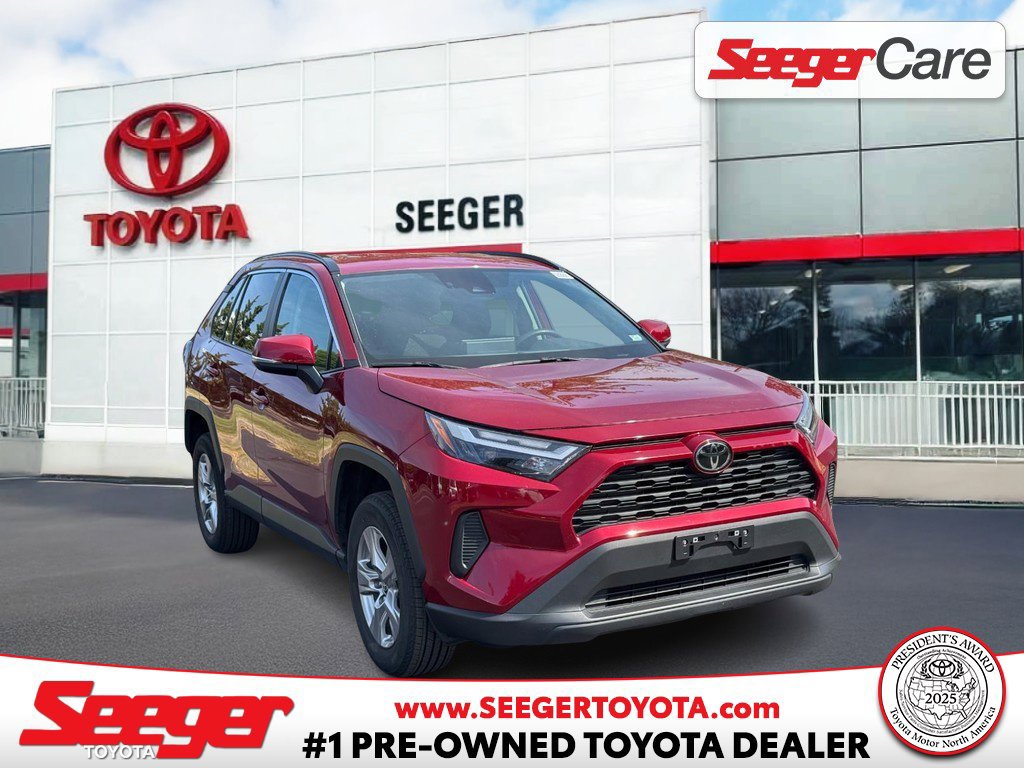 Used 2025 Toyota RAV4 XLE FWD image 1