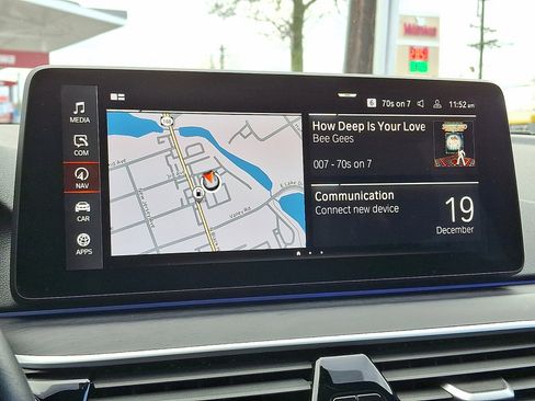 Used 2023 BMW 540i xDrive w/ Premium Package image 26