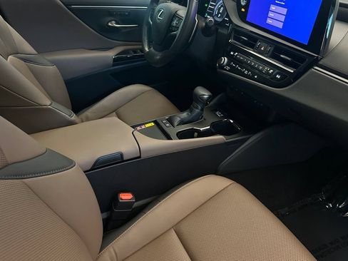 Certified 2023 Lexus ES 300h w/ Premium Package FWD image 15