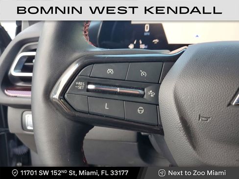 Used 2024 Chevrolet Traverse RS image 32