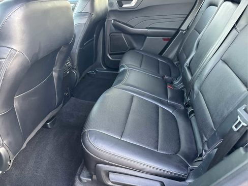 Used 2021 Ford Escape Titanium image 10