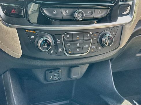 Used 2023 Chevrolet Traverse Premier FWD image 16